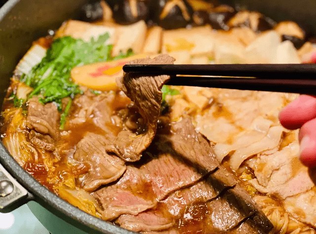 大叔教你酱汁调法只需几样食材比卖的好吃麻将胡了试玩网站免费日式寿喜锅轻松做(图1)